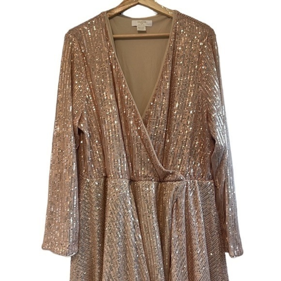 ASOS Collective the Label Curve exclusive wrap sequin mini dress in rose gold - Picture 6 of 15